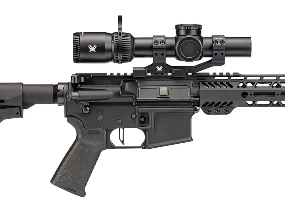 Sport Cantilever Mount von Vortex für 25,4mm Tubus 2-Zoll Offset, Montage für Picatinny-Schienen montiert auf AR 15 - SCM-01-150