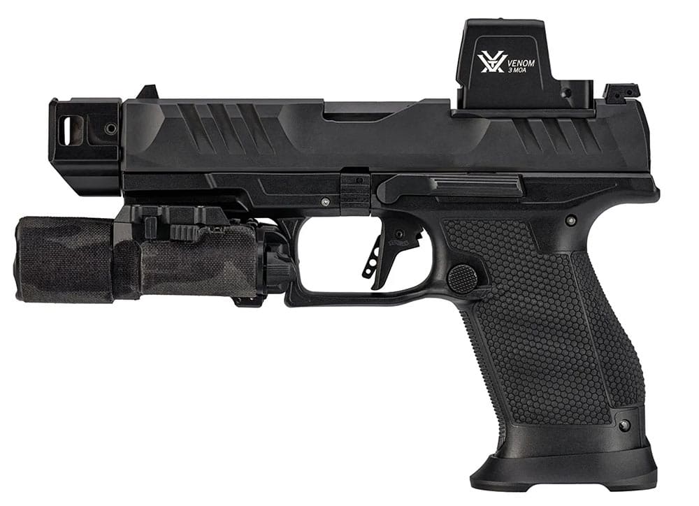 Rotpunktvisier VORTEX Venom® Enclosed Micro Red Dot auf Kurzwaffe montiert