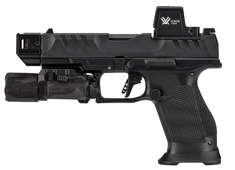 Rotpunktvisier VORTEX Venom® Enclosed Micro Red Dot auf Kurzwaffe montiert