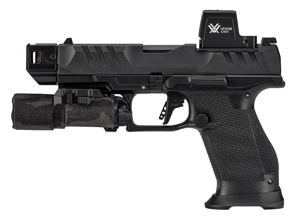 Rotpunktvisier VORTEX Venom® Enclosed Micro Red Dot auf Kurzwaffe montiert